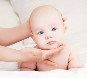 bebeklerde gorulen boyun egriligini hafife almayin 1
