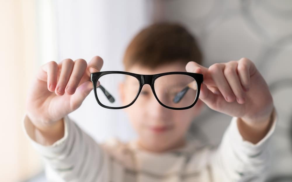 Banner,Little,Boy,With,Glasses,Correcting,Myopia,Close-up,Portrait,Ophthalmology Miyop, Hipermetrop ve Üveit