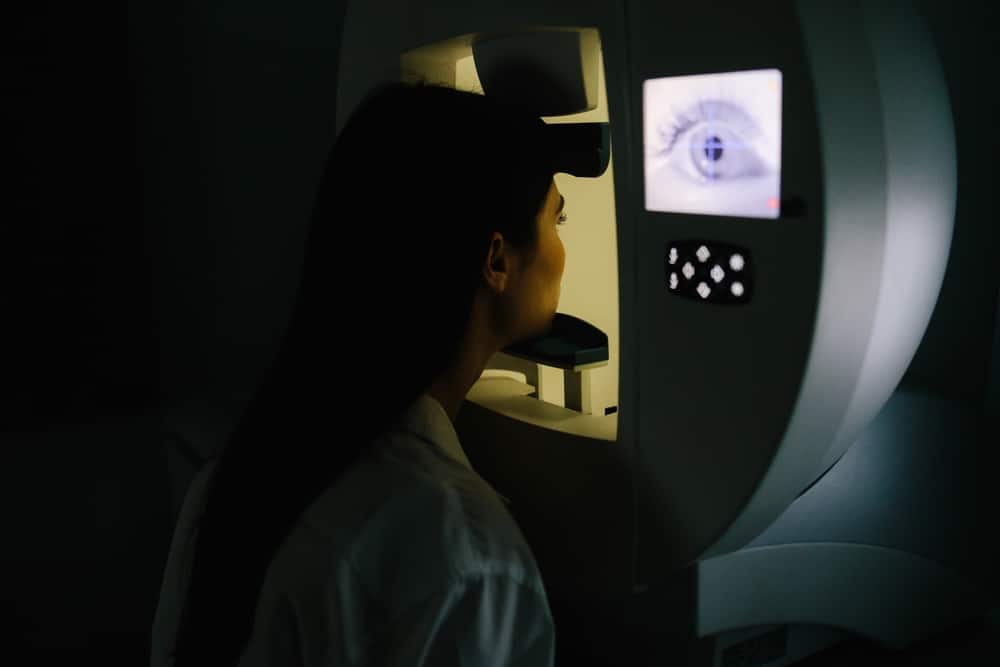 Early,Glaucoma,Detection,Through,Perimetry,Testing,At,An,Ophthalmology,Clinic. glokom